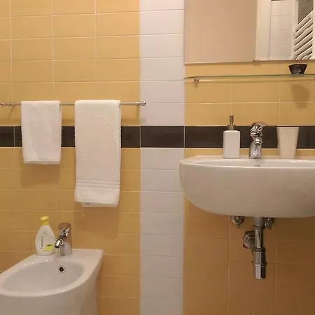 לינה וארוחת בוקר Porta Di Mare 3*